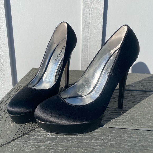 Black heels - Picture 2 of 2